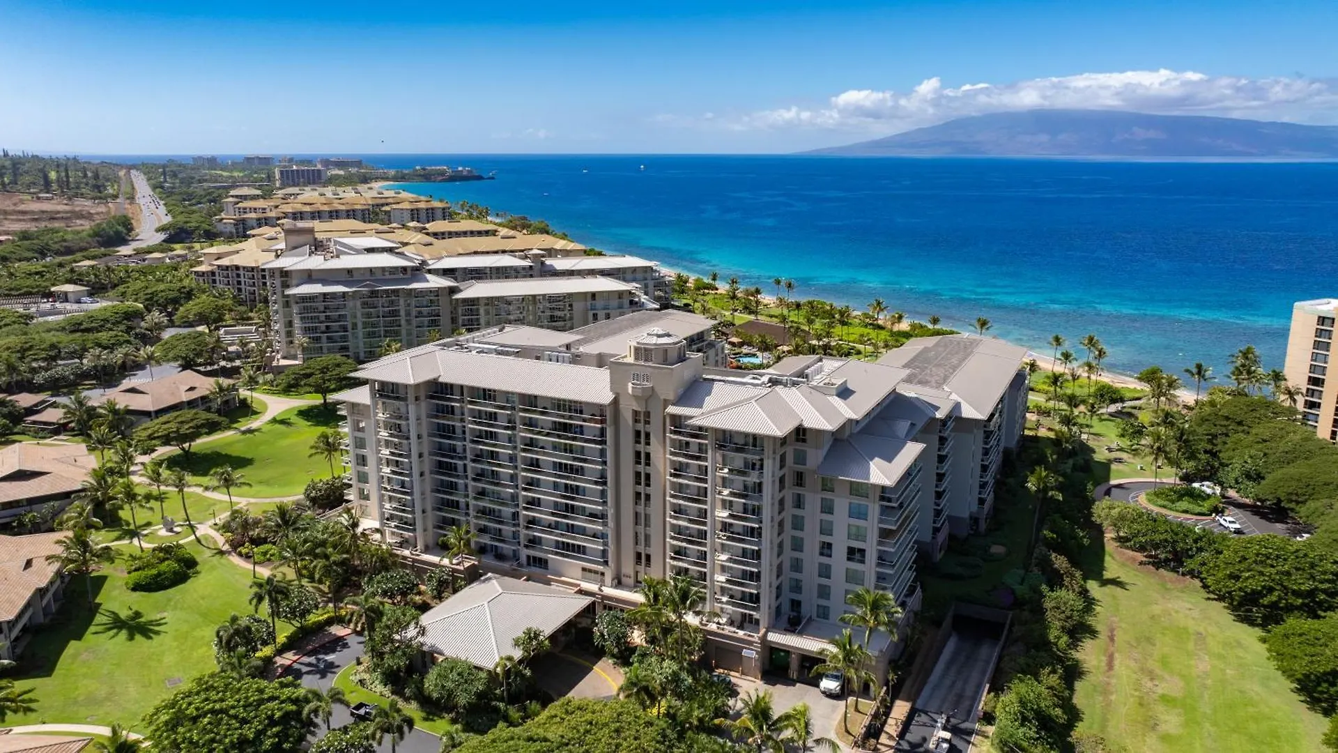 Oceanfront Views Above Dukes - Wrap Around Lanai - Outdoor Kitchen Honua Kai H351 Villa Lahaina 0*,  United States