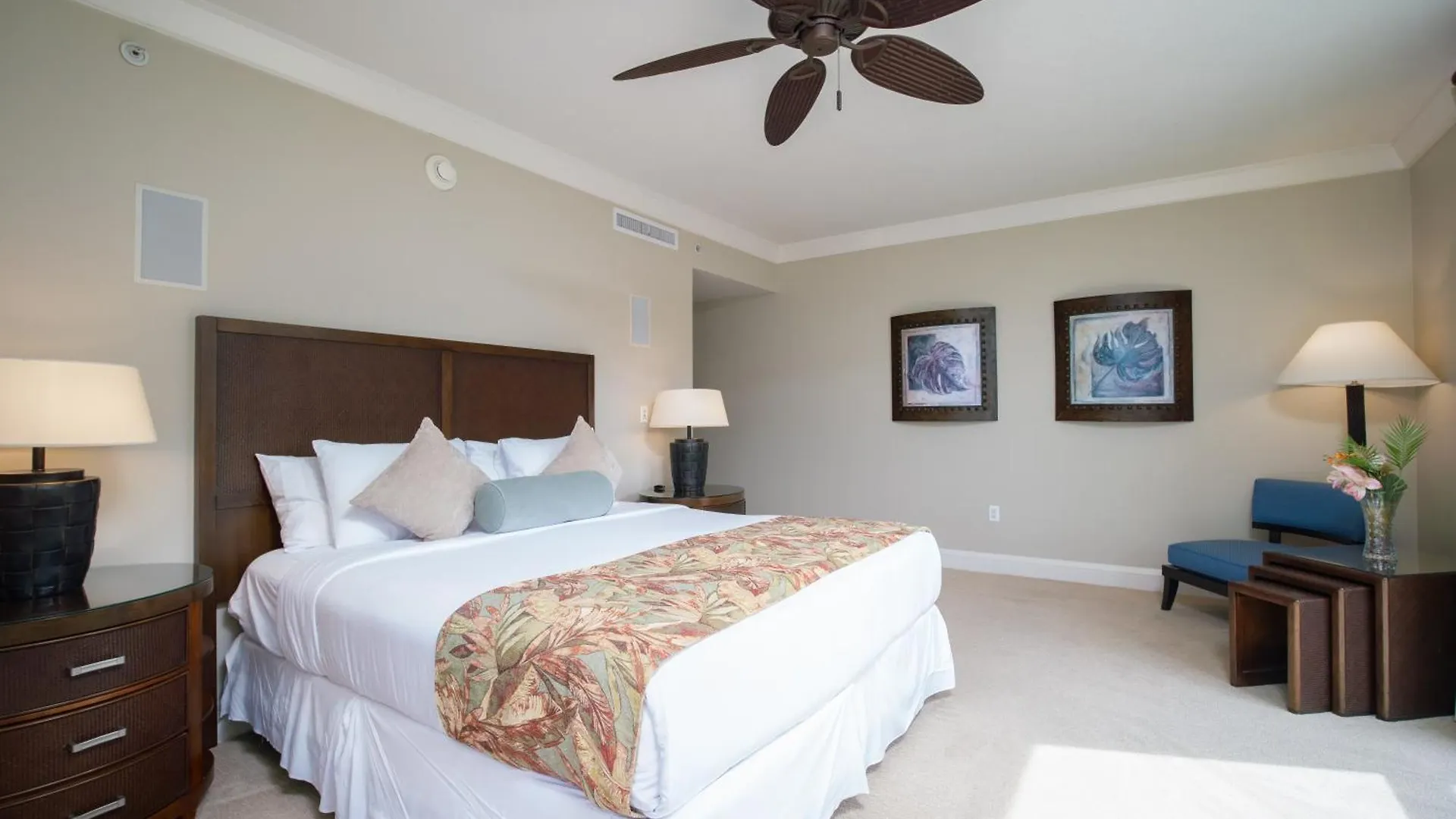 Oceanfront Views Above Dukes - Wrap Around Lanai - Outdoor Kitchen Honua Kai H351 Villa Lahaina United States